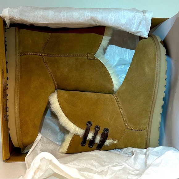 UGG Constantine boots w/satin laces Women’s size 5 NIB - Picture 2 of 9